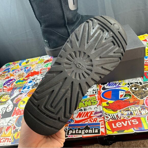 UGG All Black Fur Logo Boots Size 8 Women's - Picture 5 of 11